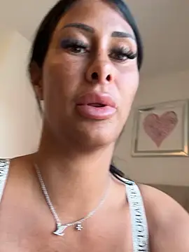 Snapshot of AriannaIsabellax chatting on 04/21/26, 11:05 AriannaIsabellax online show from 04/21/26, 11:05