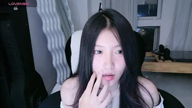 Snapshot of rainybb chatting on 09/08/25, 03:00 rainybb online show from 09/08/25, 03:00