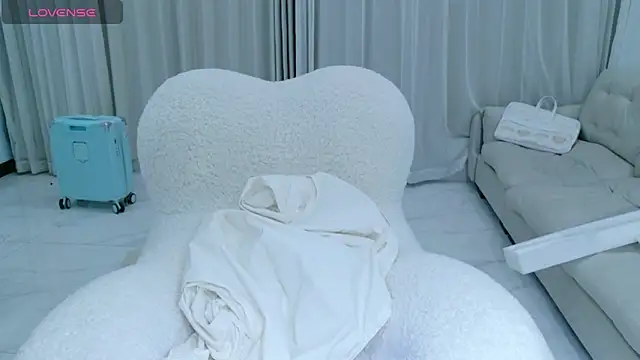 Snapshot of rainybb chatting on 10/05/25, 12:25 rainybb online show from 10/05/25, 12:25