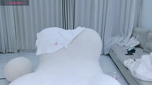 Snapshot of rainybb chatting on 10/15/25, 11:21 rainybb online show from 10/15/25, 11:21