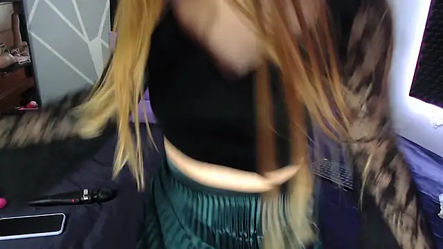 karlamoon23 online show from 09/28/25, 08:47