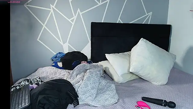 karlamoon23 online show from 03/25/26, 08:26