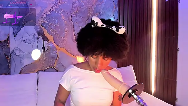 Lolalewis777 online show from 10/07/25, 09:12