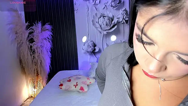 Snapshot of ShaniaDaniels chatting on 04/28/26, 10:37 ShaniaDaniels online show from 04/28/26, 10:37