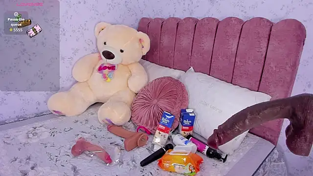 Snapshot of miathonson769 chatting on 09/24/25, 07:50 miathonson769 online show from 09/24/25, 07:50