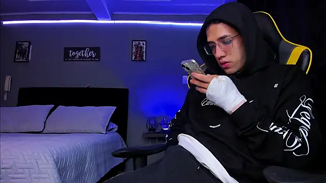 alexgiraldo   online show from 11/24/25, 07:19