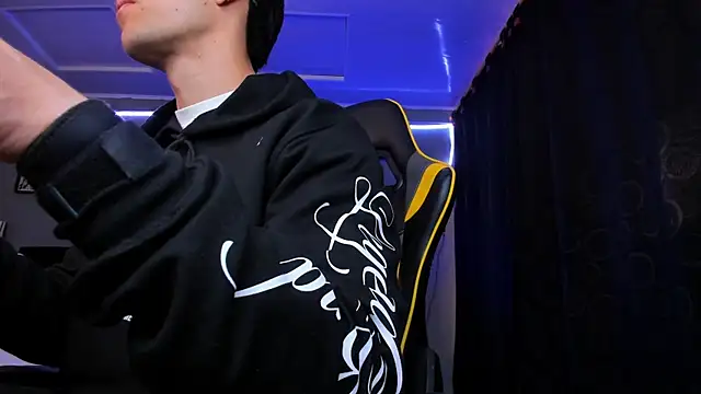 alexgiraldo   online show from 12/03/25, 11:52