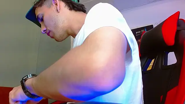 alexgiraldo   online show from 07/18/26, 01:32