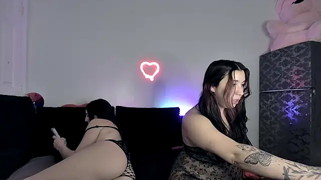 nina lovez online show from 11/22/25, 04:22