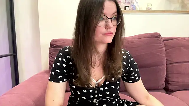 mia shine bright wow online show from 09/16/25, 03:29