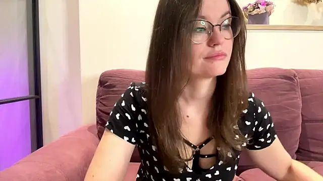 mia shine bright wow online show from 09/27/25, 03:55