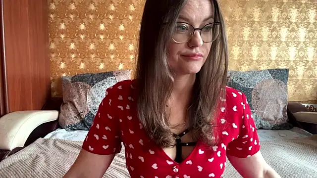 mia shine bright wow online show from 11/24/25, 03:28