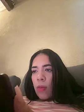 Snapshot of marti_hot chatting on 06/11/26, 12:58 marti hot online show from 06/11/26, 12:58