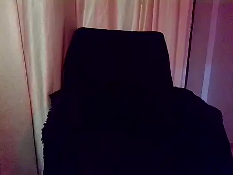 Snapshot of redruby_xoxo chatting on 10/12/25, 06:40 redruby xoxo online show from 10/12/25, 06:40