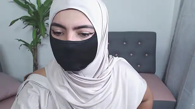 Snapshot of jade_nassar chatting on 10/15/25, 08:42 jade nassar online show from 10/15/25, 08:42