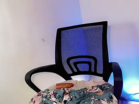 your hottest kim online show from 03/16/26, 05:44