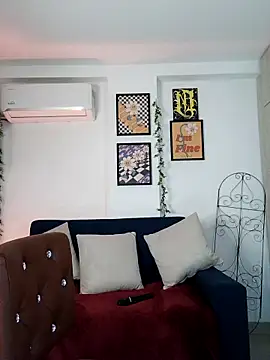 mishelkrave  online show from 10/09/25, 01:25