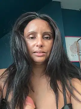 Snapshot of Angelaarayexx chatting on 06/17/26, 09:56 Angelaarayexx online show from 06/17/26, 09:56