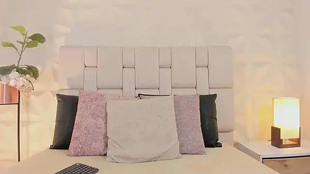 scarlettadams   online show from 11/18/25, 12:42