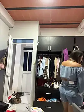 Snapshot of emilysofiia chatting on 10/31/25, 11:17 emilysofiia online show from 10/31/25, 11:17