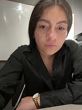 Snapshot of Alyha_Cortes chatting on 09/15/25, 01:33 Alyha Cortes online show from 09/15/25, 01:33