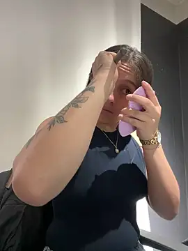 Alyha Cortes online show from 11/26/25, 01:12