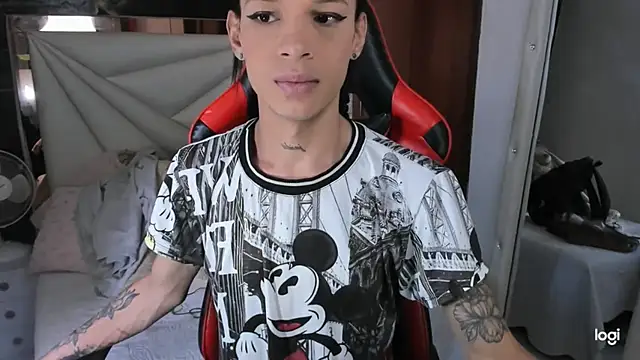 Snapshot of sara_slut21 chatting on 12/11/24, 01:39 sara slut21 online show from 12/11/24, 01:39