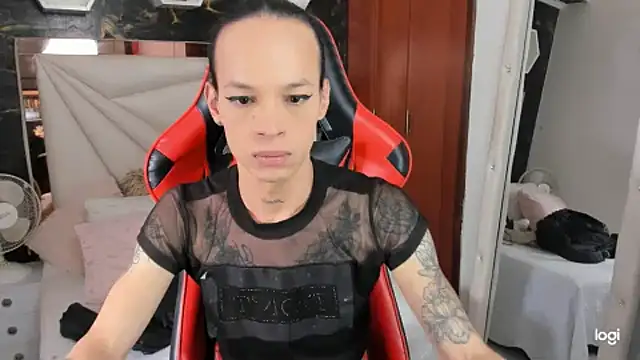 Snapshot of sara_slut21 chatting on 12/25/24, 04:43 sara slut21 online show from 12/25/24, 04:43