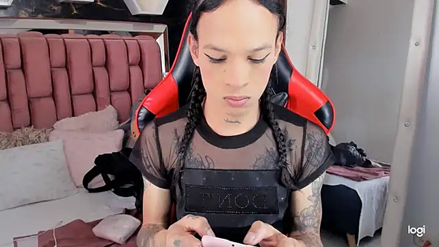 Snapshot of sara_slut21 chatting on 01/23/25, 06:45 sara slut21 online show from 01/23/25, 06:45