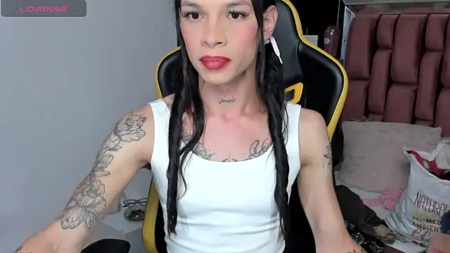 Snapshot of sara_slut21 chatting on 03/08/25, 04:56 sara slut21 online show from 03/08/25, 04:56