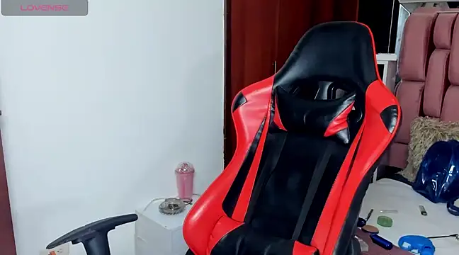 Snapshot of sara_slut21 chatting on 03/11/25, 02:43 sara slut21 online show from 03/11/25, 02:43