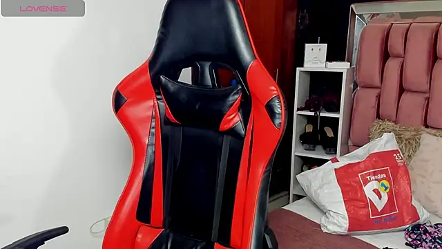 Snapshot of sara_slut21 chatting on 03/11/25, 11:04 sara slut21 online show from 03/11/25, 11:04