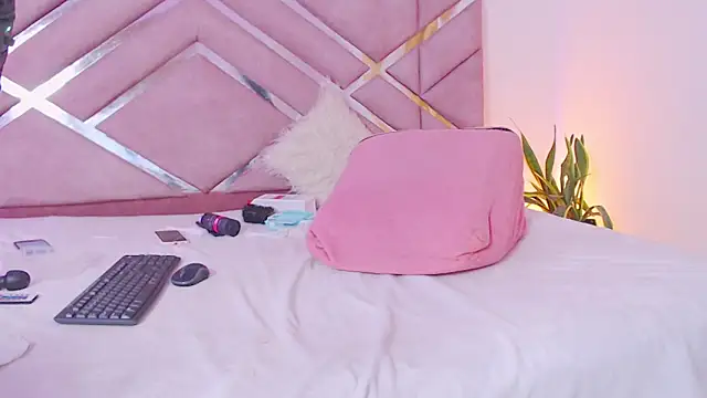 sofia 07 online show from 09/19/25, 11:16