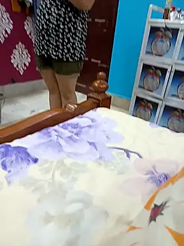 Snapshot of indiancouple659 chatting on 02/16/26, 11:06 indiancouple659 online show from 02/16/26, 11:06