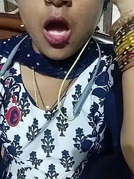 Snapshot of Varsha21 chatting on 09/12/25, 10:15 Varsha21 online show from 09/12/25, 10:15