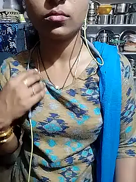 Snapshot of Varsha21 chatting on 09/16/25, 12:33 Varsha21 online show from 09/16/25, 12:33