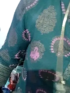 Snapshot of Varsha21 chatting on 09/29/25, 01:49 Varsha21 online show from 09/29/25, 01:49