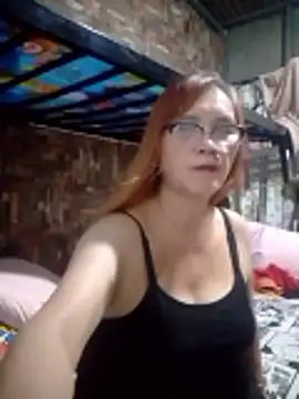 Snapshot of SexyHottMom chatting on 04/23/26, 11:09 SexyHottMom online show from 04/23/26, 11:09