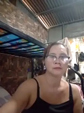 Snapshot of SexyHottMom chatting on 04/24/26, 12:35 SexyHottMom online show from 04/24/26, 12:35