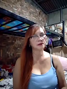 Snapshot of SexyHottMom chatting on 04/25/26, 01:36 SexyHottMom online show from 04/25/26, 01:36