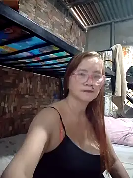 Snapshot of SexyHottMom chatting on 05/13/26, 01:03 SexyHottMom online show from 05/13/26, 01:03