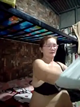 Snapshot of SexyHottMom chatting on 05/15/26, 02:13 SexyHottMom online show from 05/15/26, 02:13