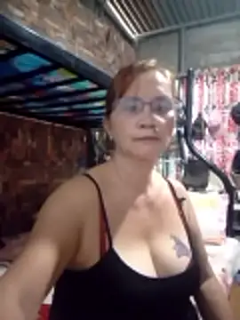 Snapshot of SexyHottMom chatting on 05/24/26, 11:54 SexyHottMom online show from 05/24/26, 11:54