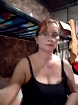 Snapshot of SexyHottMom chatting on 05/31/26, 08:43 SexyHottMom online show from 05/31/26, 08:43