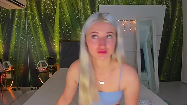 HollyTailors online show from 09/24/25, 05:33