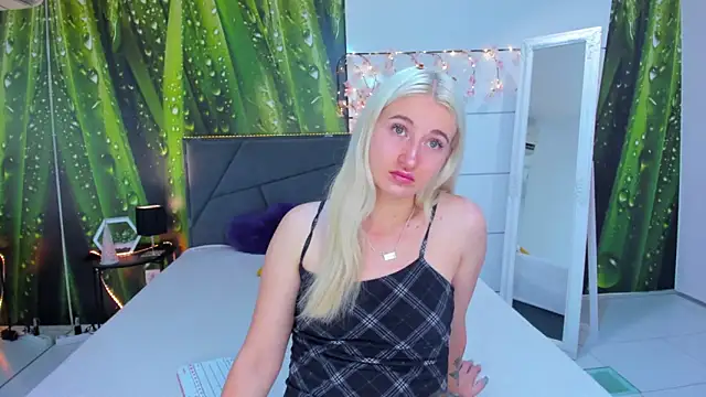 HollyTailors online show from 09/30/25, 05:34