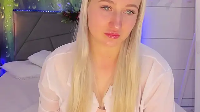 HollyTailors online show from 01/15/26, 06:51