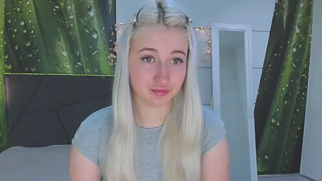 Snapshot of HollyTailors chatting on 02/16/26, 06:20 HollyTailors online show from 02/16/26, 06:20