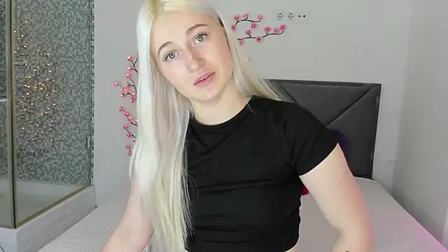 Snapshot of HollyTailors chatting on 02/26/26, 01:21 HollyTailors online show from 02/26/26, 01:21