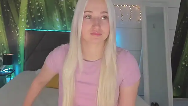 Snapshot of HollyTailors chatting on 03/02/26, 06:36 HollyTailors online show from 03/02/26, 06:36